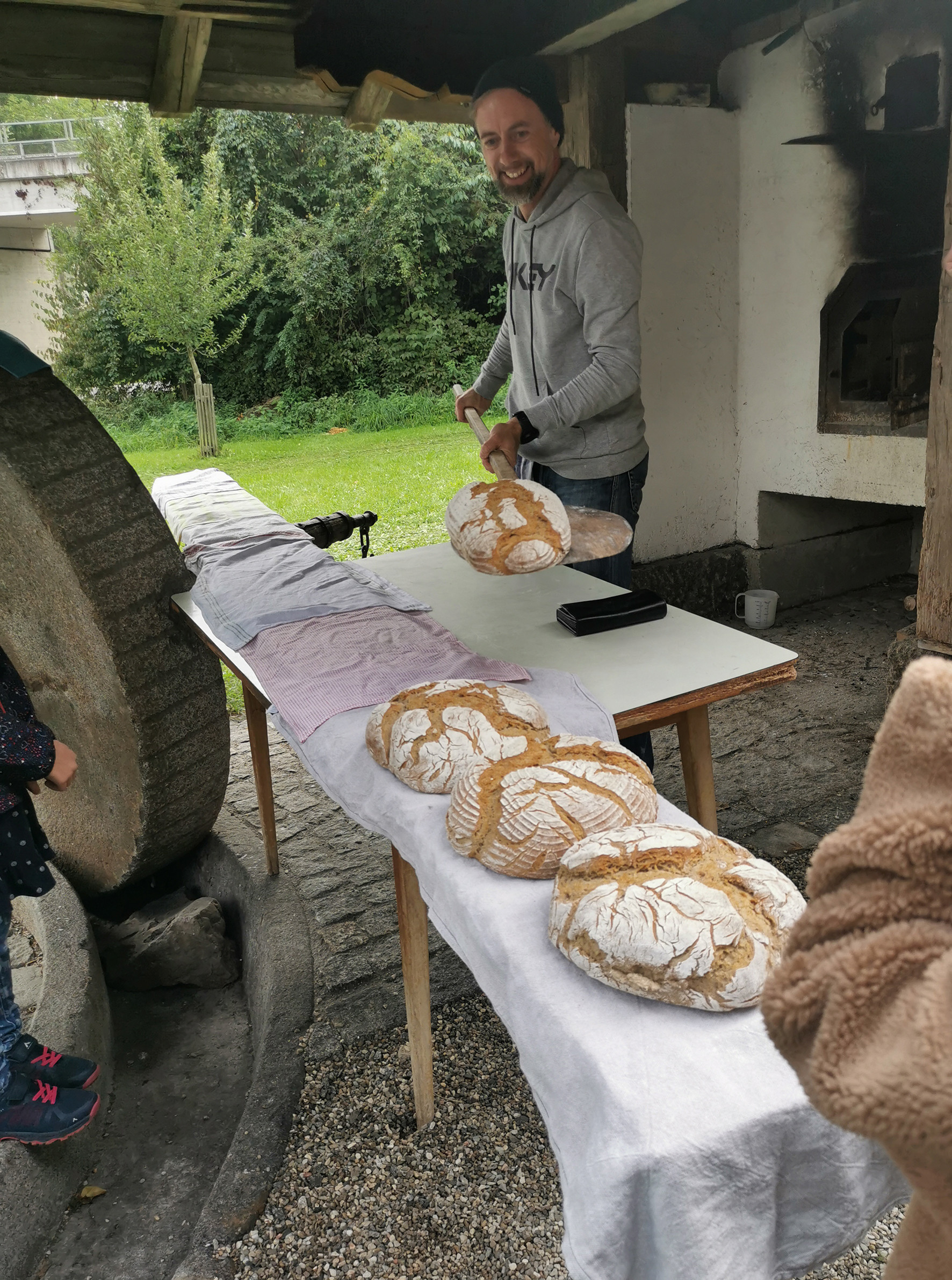 Brot backen im alten Backhaus