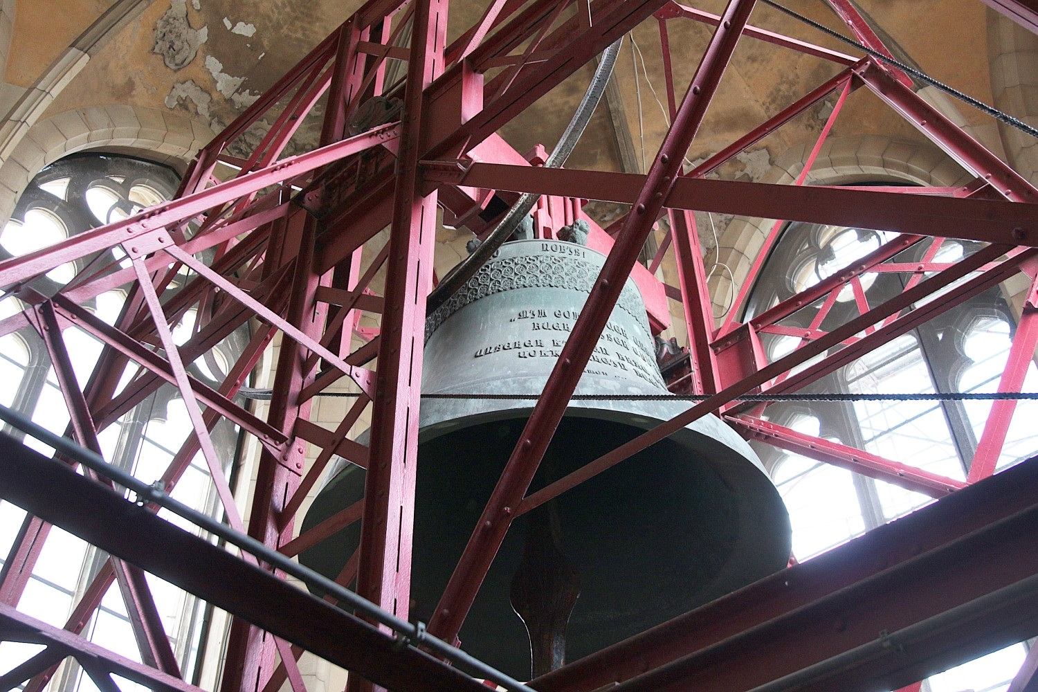 Das Foto zeigt die Immaculata, die größte Glocke im Linzer Mariendom.
