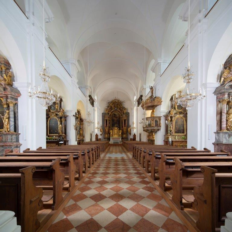Blick in den Innenraum der Kirche