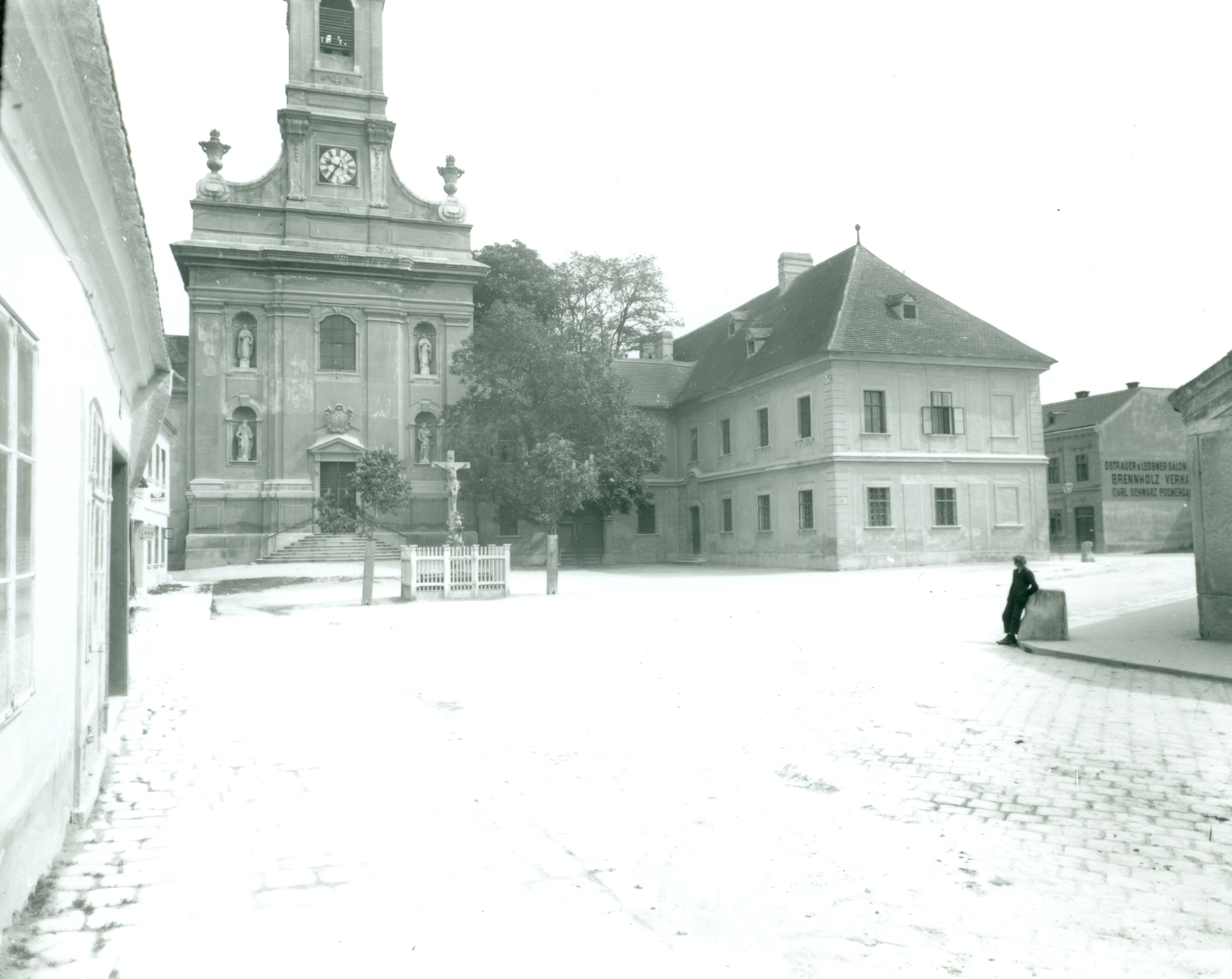 Ehemaliges Jesuitenkolleg um 1904, heute: Stadtarchiv