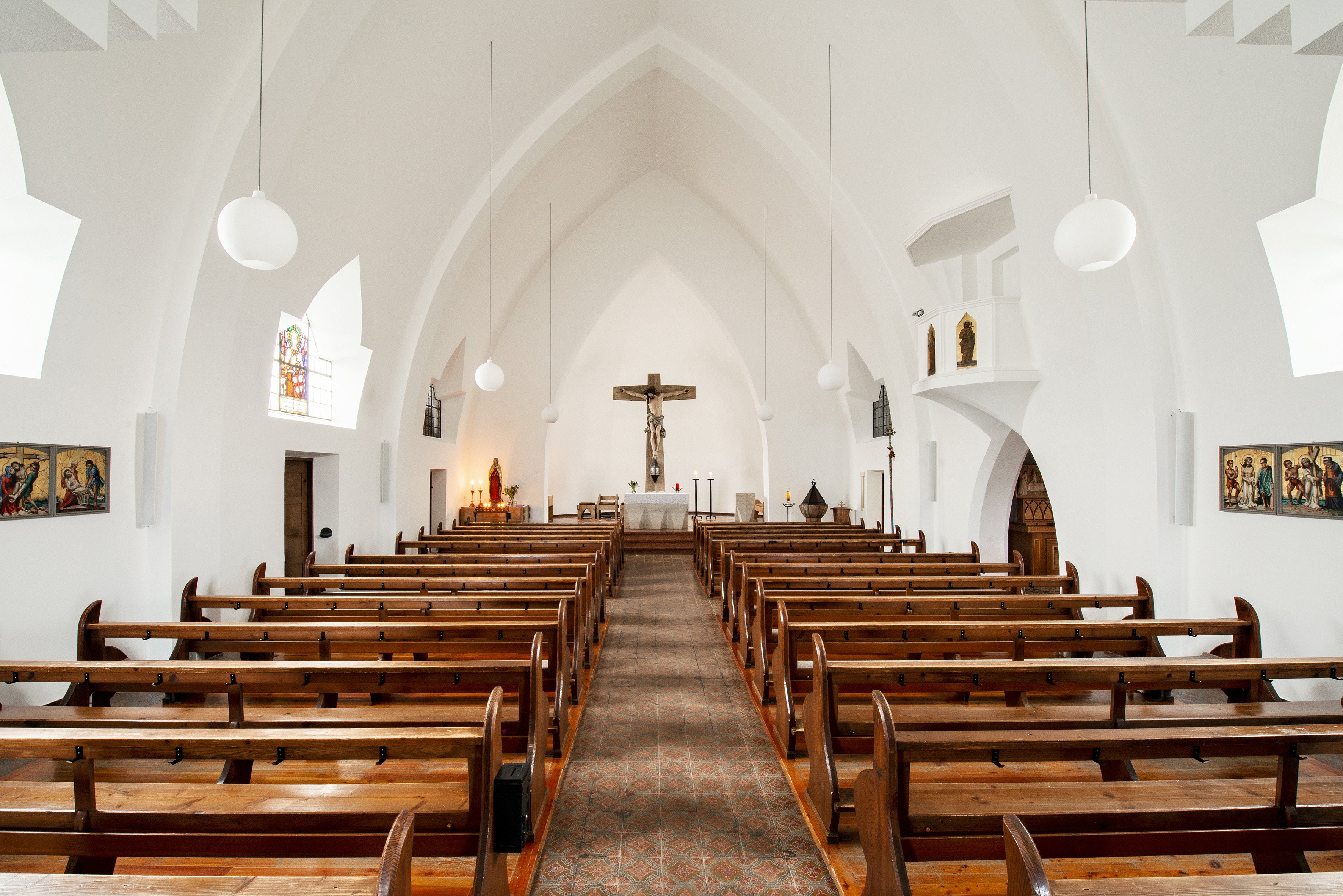 Innenansicht zum Altar