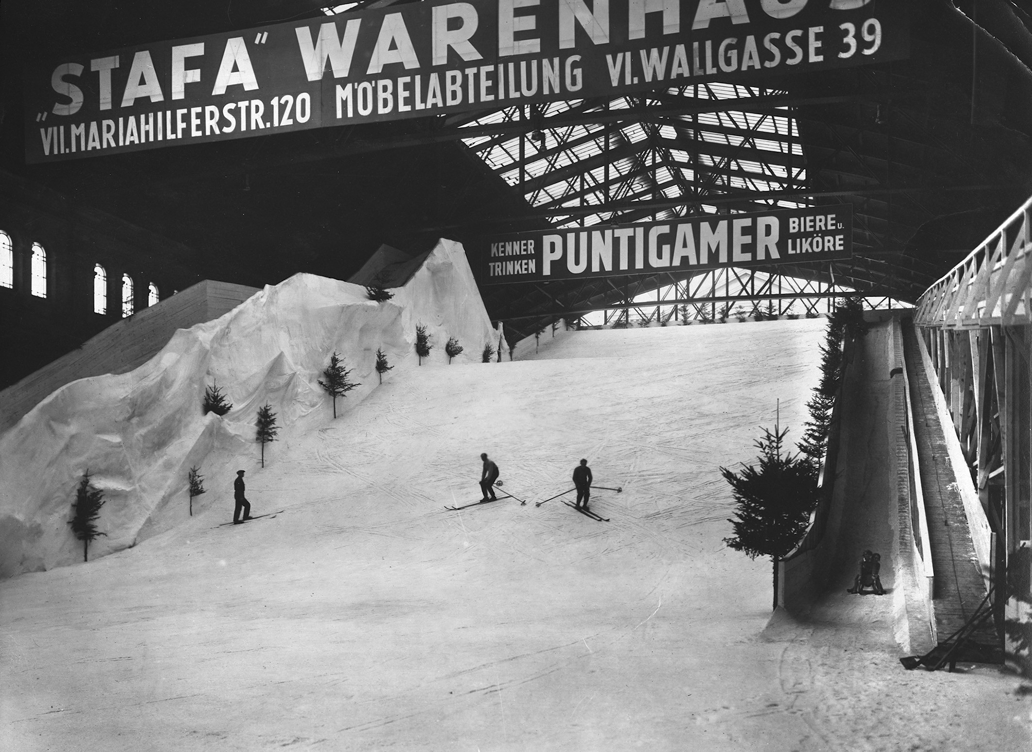 Die Skihalle im Winter 1927/28 war eine der spektakulärsten Zwischennutzungen der bereits 1924 stillgelegten Personenhalle.